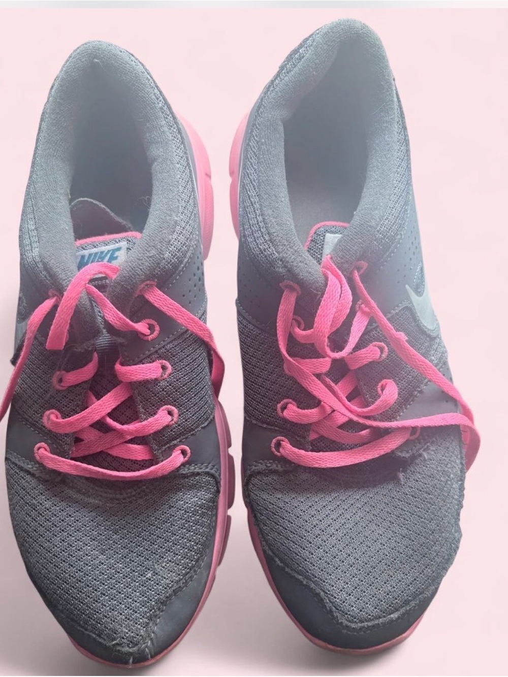 Nike Women’s Gray Athletic Sneakers with Pink Accents